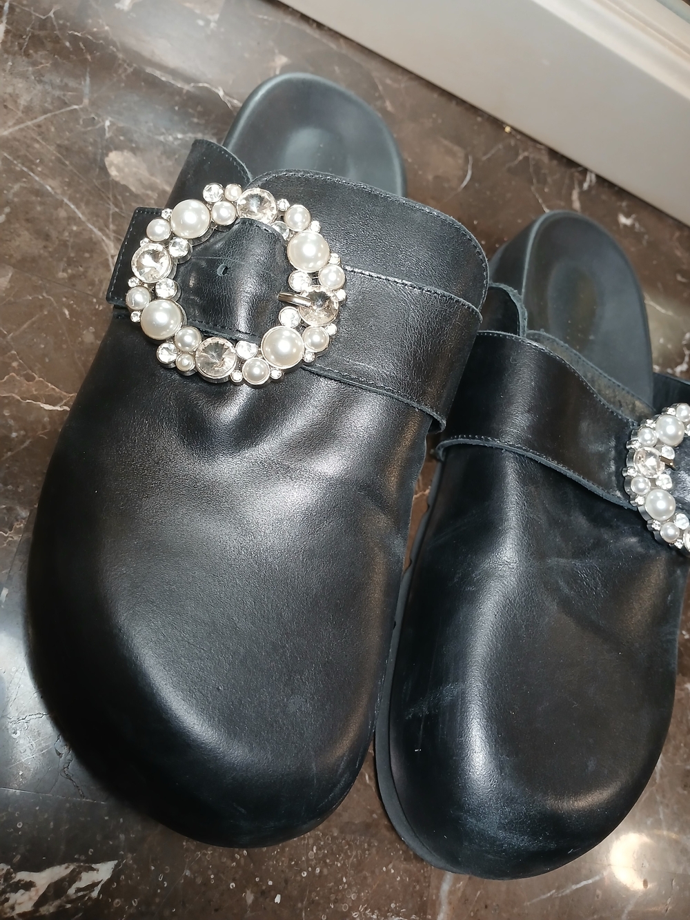 ALOHAS Black Leather Pearl-Embellished Slide Clogs - Picture 11 of 13